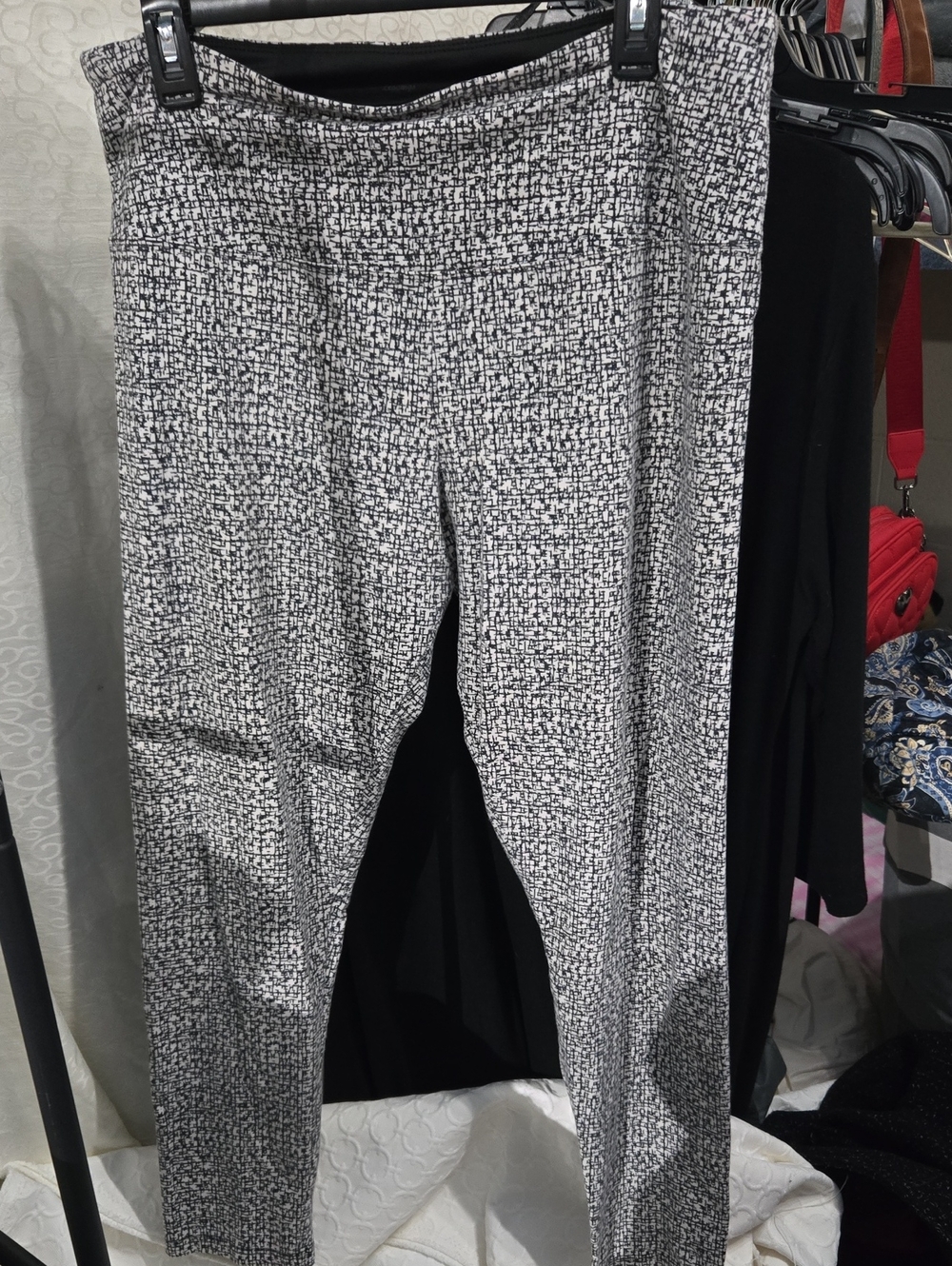 Women's Black & White Patterned Stretch Tummy Control Leggings